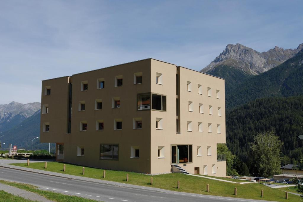 Scuol Youth Hostel Eksteriør bilde