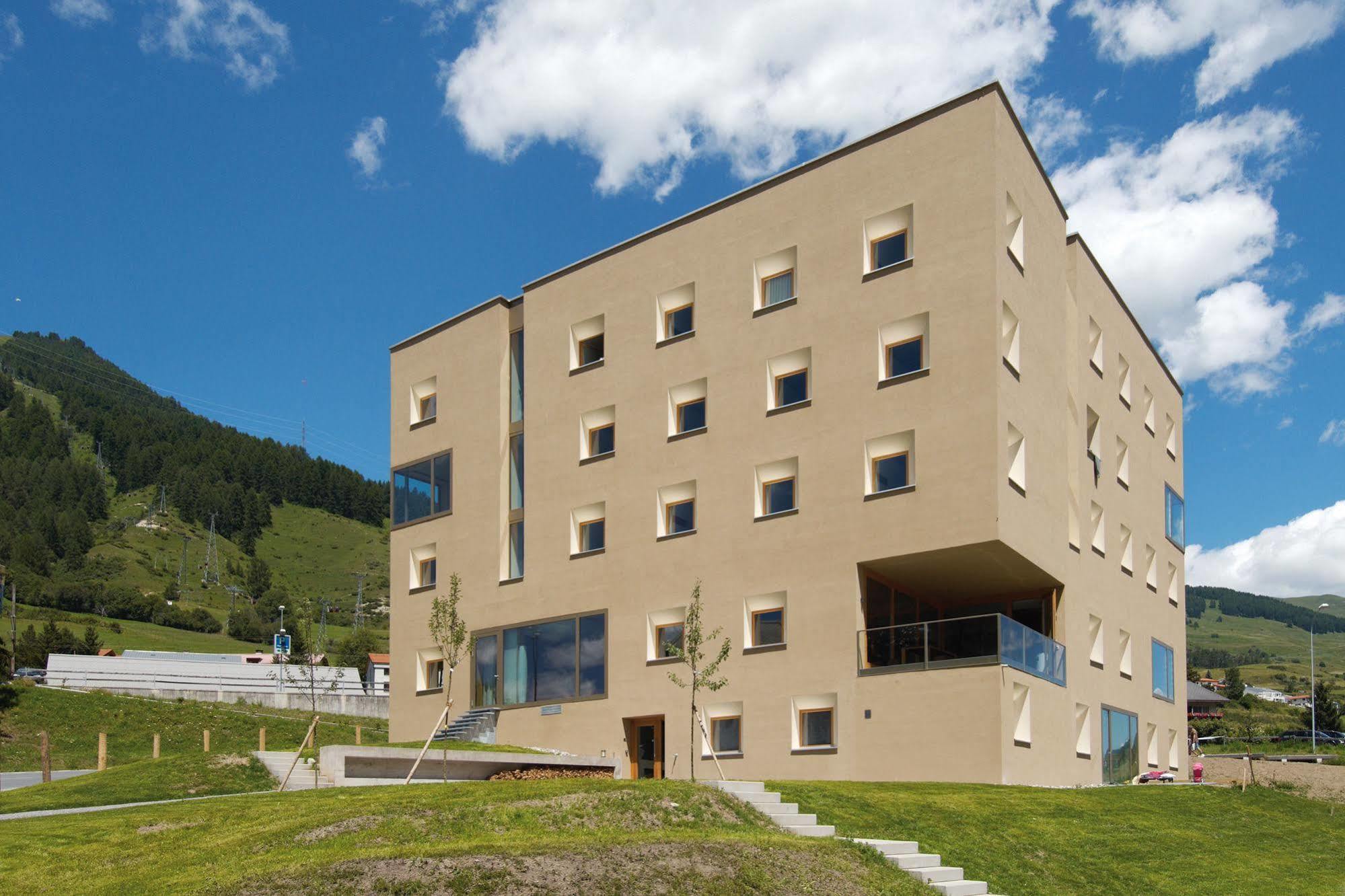 Scuol Youth Hostel Eksteriør bilde