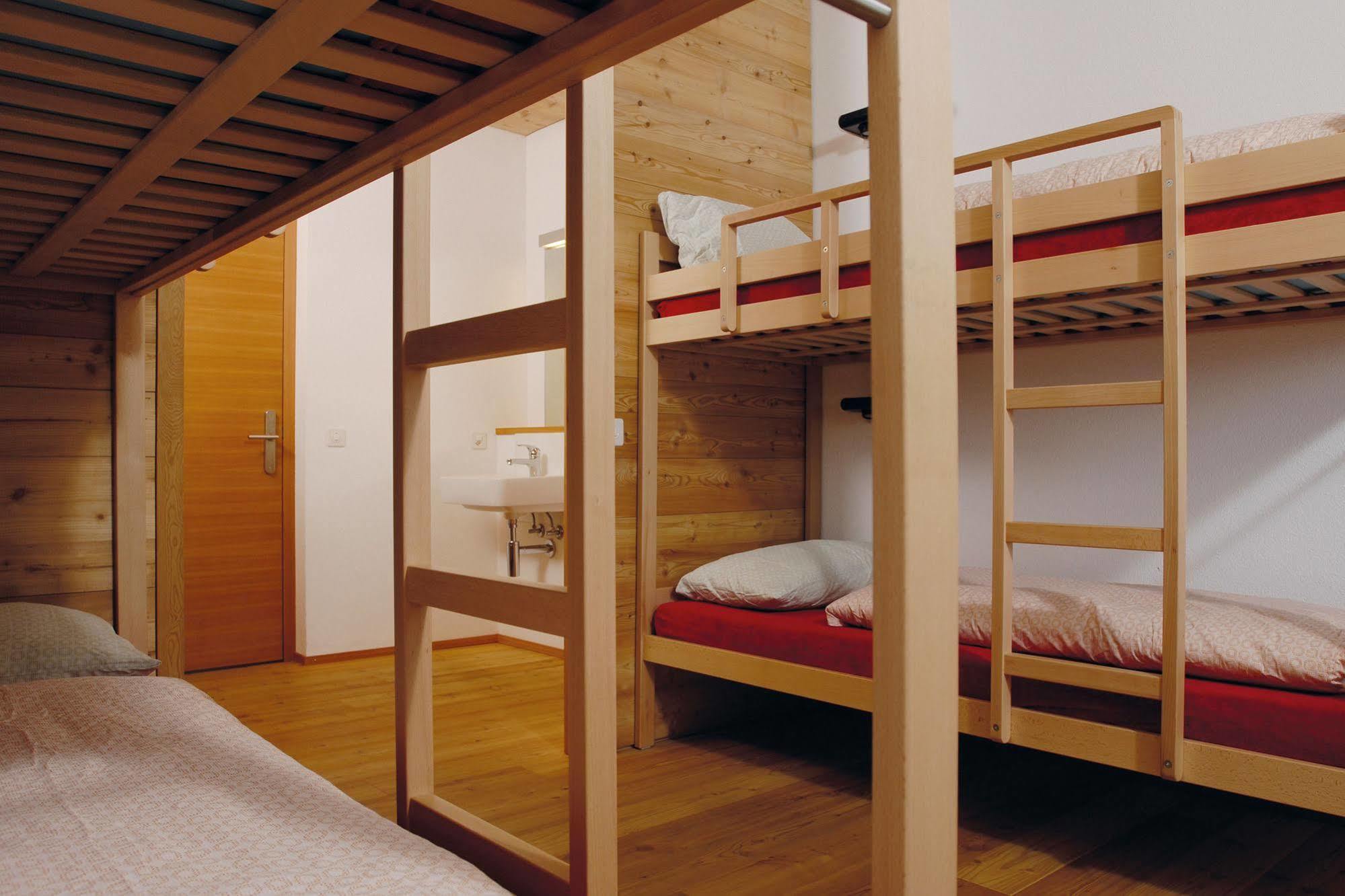 Scuol Youth Hostel Eksteriør bilde