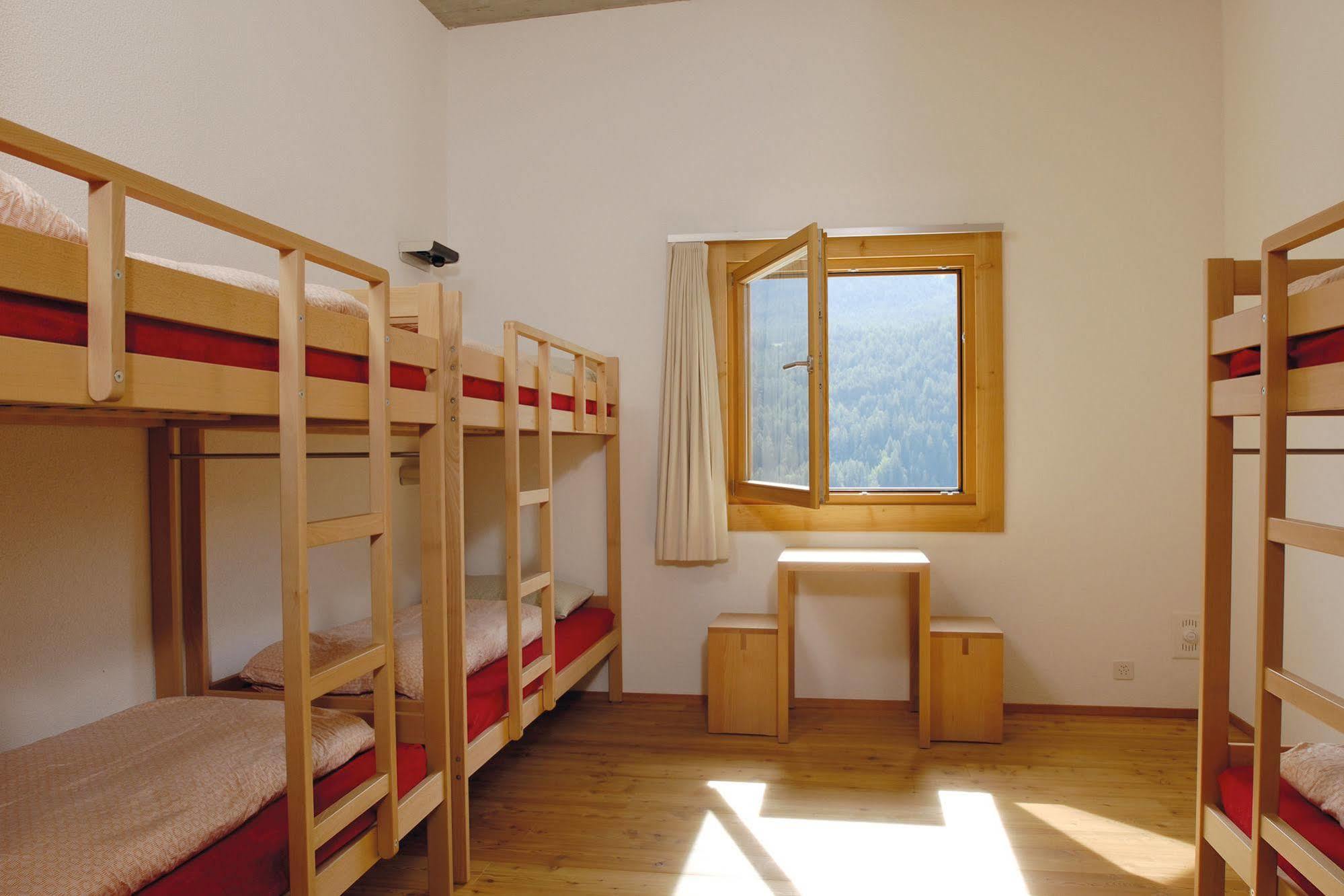 Scuol Youth Hostel Eksteriør bilde